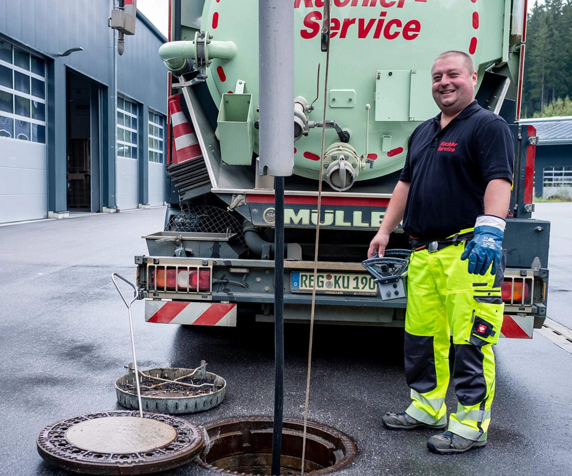 Kranarbeiten mit Baustellenkran und Hebetechnik
